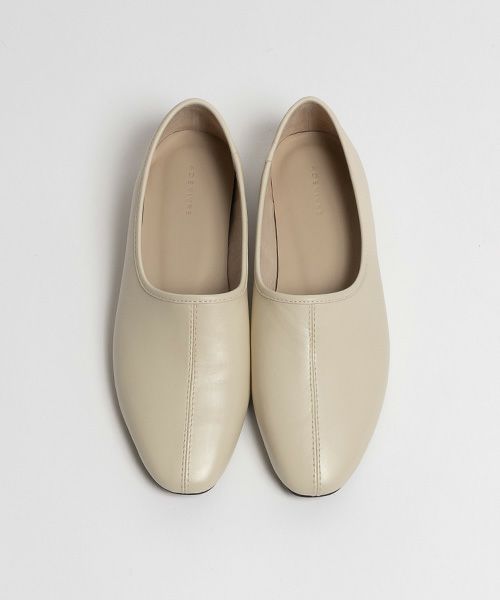 50%OFF】レザースクエアトゥフラットパンプス | A de Vivre