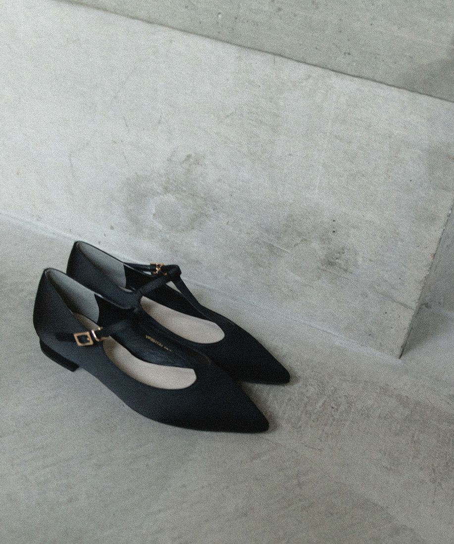 40%OFF】サステナブル 3E サテンTストラップパンプス | A de Vivre