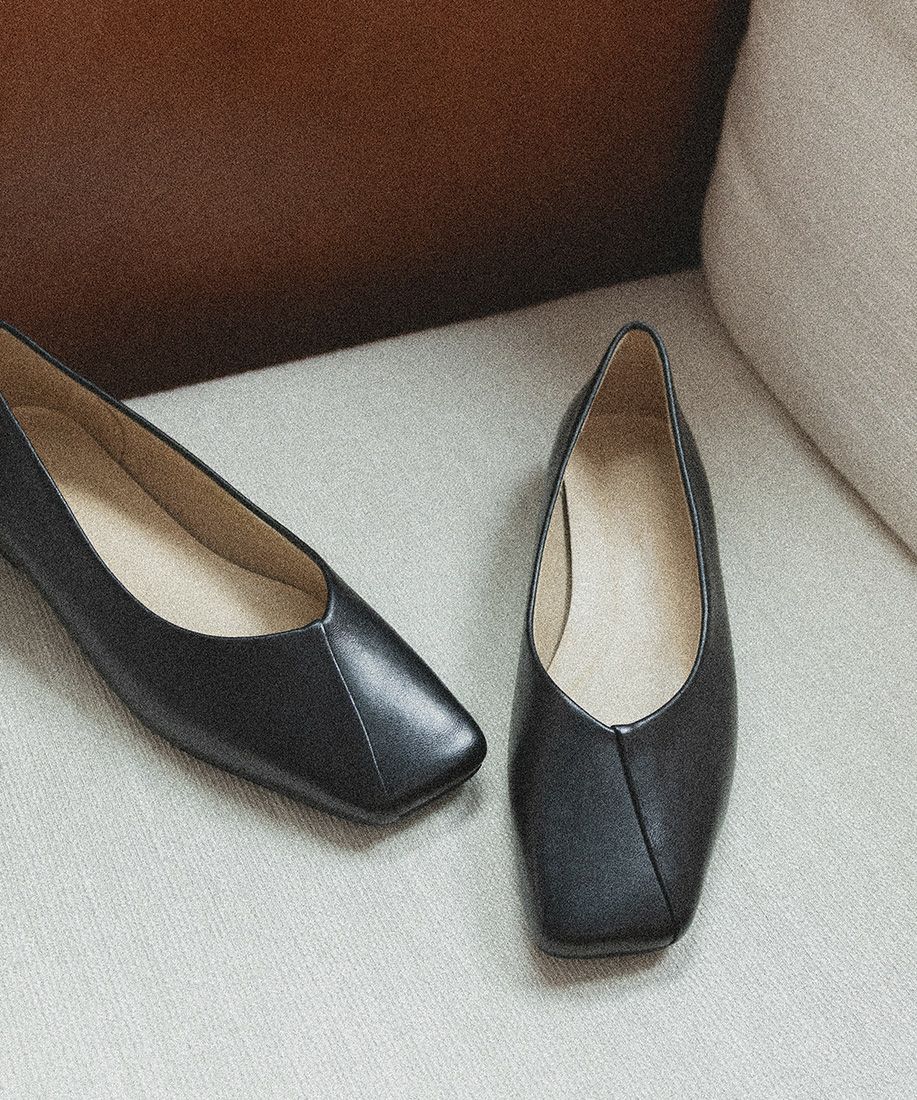20%OFF】レザー スクエアトゥフラットパンプス | A de Vivre（アドゥ