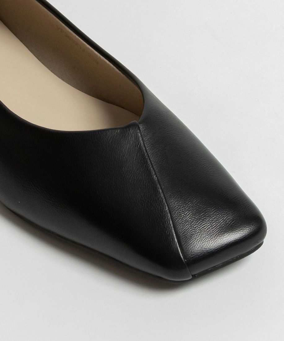 20%OFF】レザー スクエアトゥフラットパンプス | A de Vivre（アドゥ
