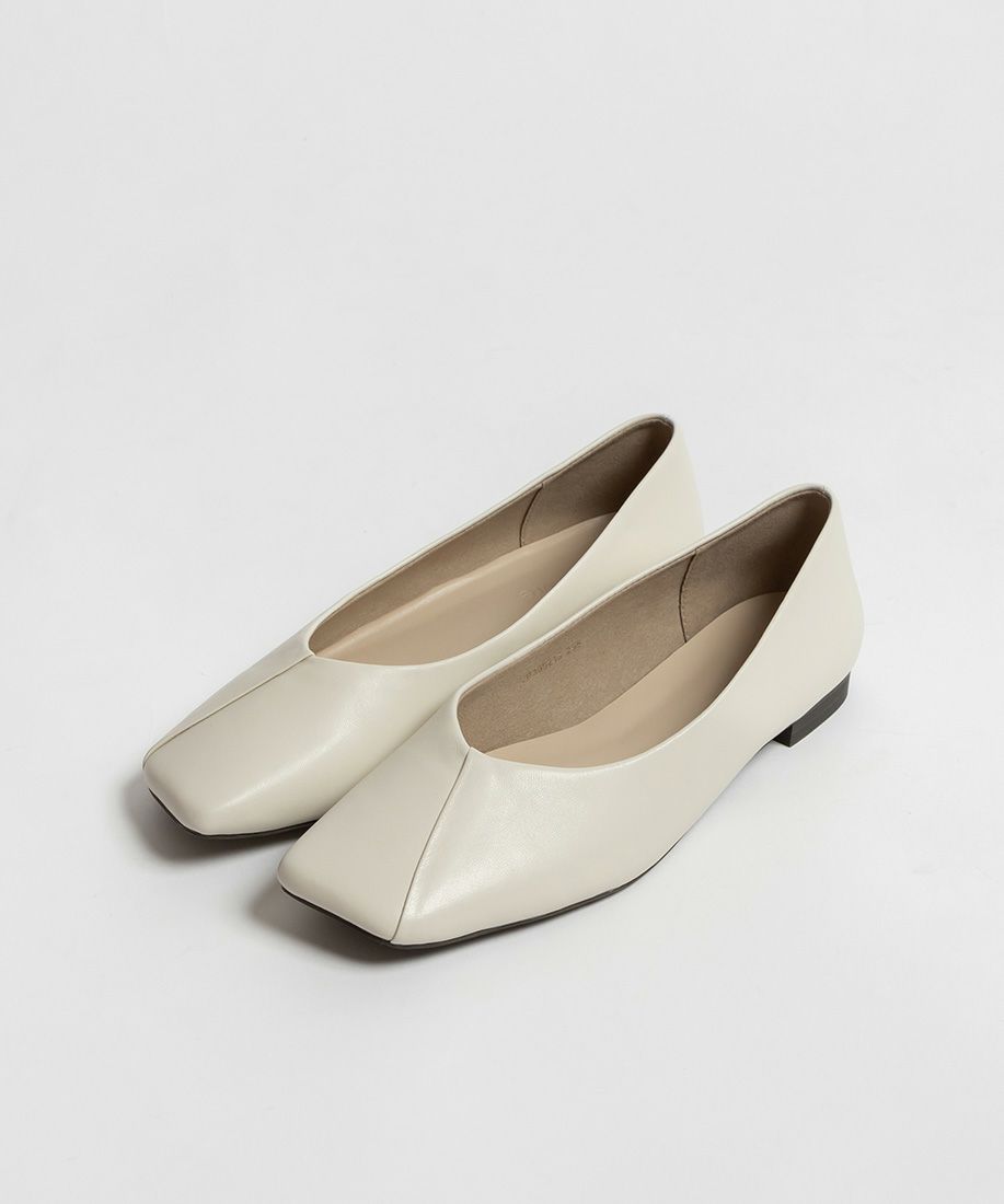 20%OFF】レザー スクエアトゥフラットパンプス | A de Vivre（アドゥ